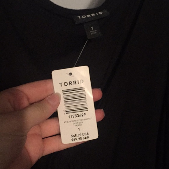 Never worn before torrid dress. Size 1 - Picture 2 of 2